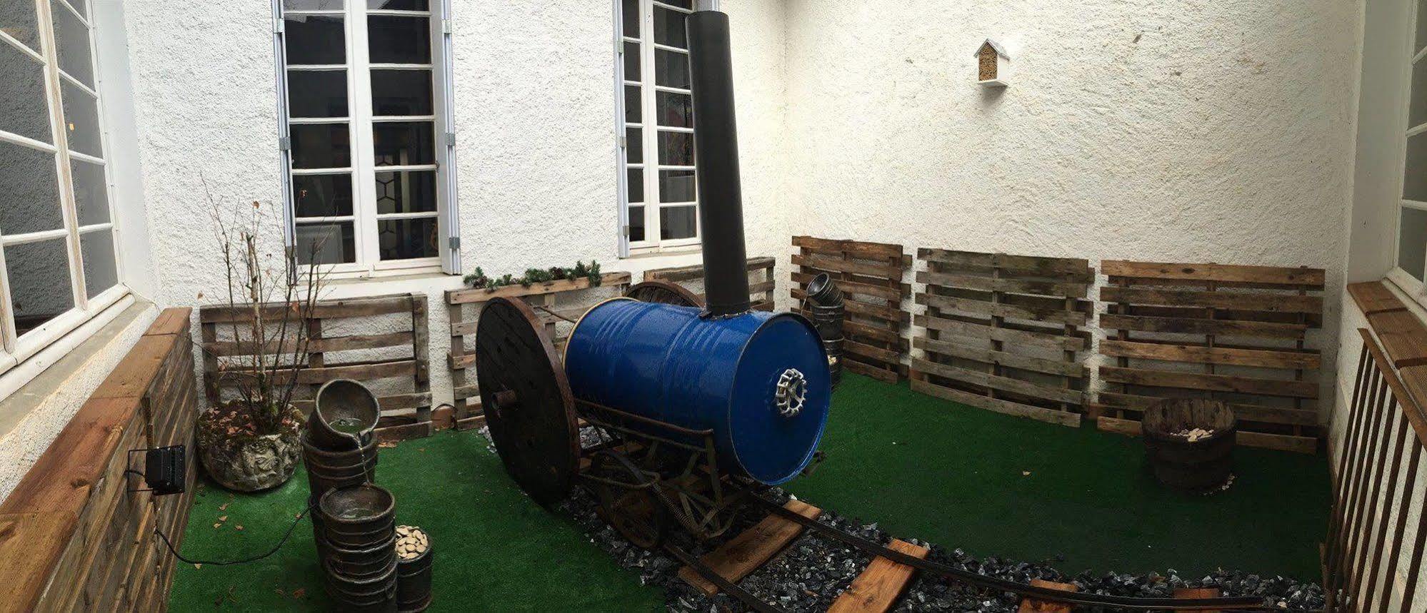 Le Petit Train Hotel